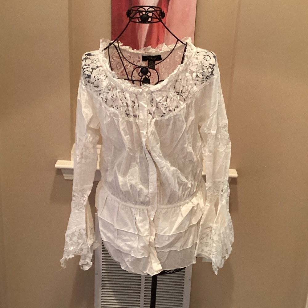 Elegant White Lace Women's Top